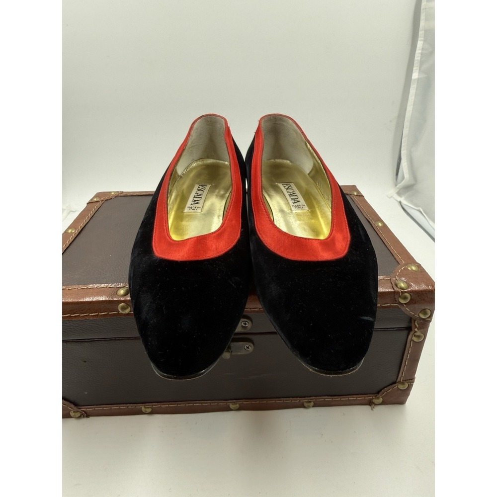 Beautiful Escada Black Velvet with Satin Trim Flats‎  Size 8 B